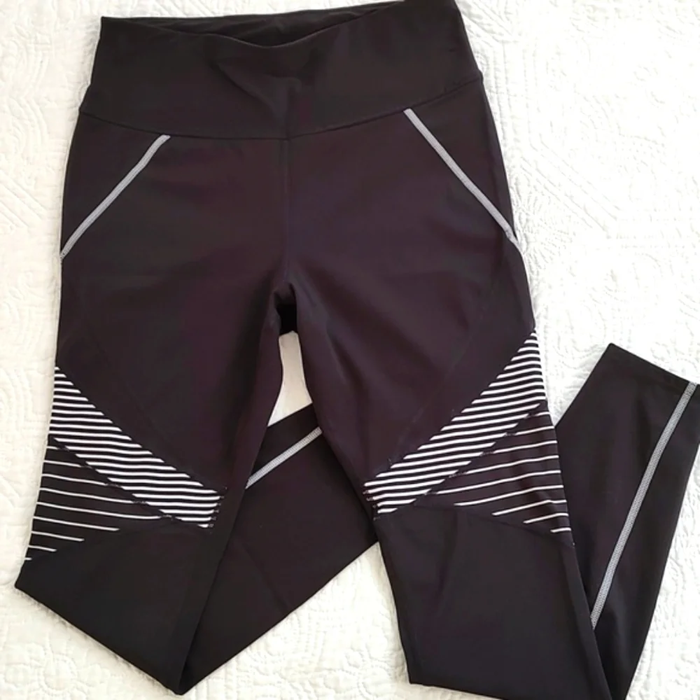 Avia Woman’s Active Performance Black & White Leggings/Size M(8-10)